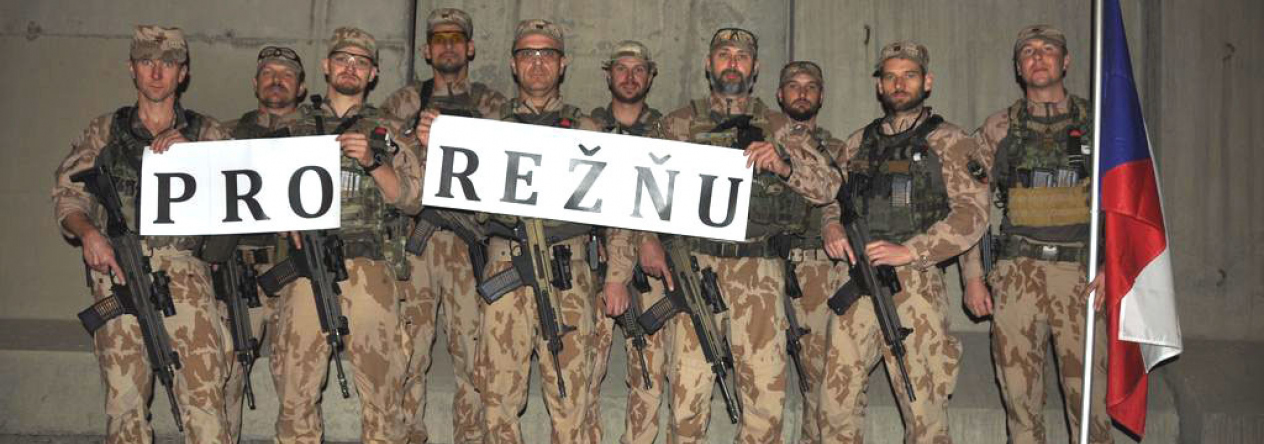 Příslušníci Skupiny ochrany leteckého poradního týmu