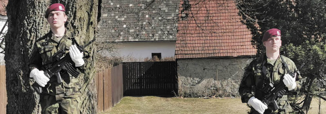 hos_petr_-_nova_pametni_deska_otin.jpg