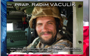 Pamětní list s fotografií Radima Vaculíka z doby jeho nasazení v Afghánistánu.