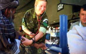 Pavla Valčíková v roce 2002 v Afghánistánu – mise ISAF.
