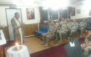 Pietní vzpomínka na velitelství mise Resolute Support (HQ RS) v Kábulu. Autor: 8. zastoupení AČR na velitelství Resolute Support v Kábulu