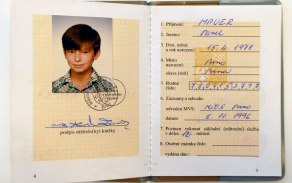 Vojenská knížka Pavla Mauera.