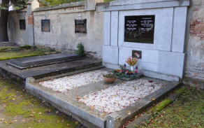 Místo posledního odpočinku podporučíka in memoriam Ivana Zapadla v Úštěku.