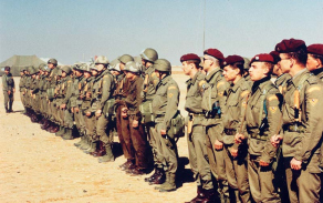 Nástup příslušníků čs. speciální protichemické jednotky v Perském zálivu (1991).