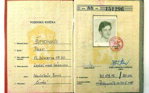 Vojenská knížka Petra Šimonky, který tragicky zahynul 18. ledna 1991 v polním táboře Hafar Al-Batin.