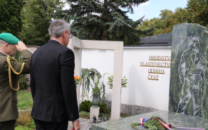 V Chomutově uctil ministr obrany Lubomír Metnar také památku Davida Beneše, který v Afghánistánu padl v roce 2014