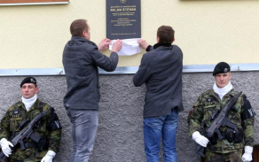 17. března 2018 odhalili synovci Milana Šterby v Malé Losenici pamětní desku, která je umístěná na budově bývalé školy. Právě tady "Bosna" poprvé usedl do školních lavic.