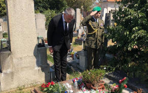 Ve Štěnovicích u Plzně se ministr obrany Lubomír Metnar poklonil památce Kolji Martynova, prvního českého vojáka, který padl v Afghánistánu