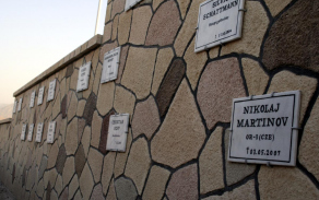 Deska se jménem Nikolaje Martynova.